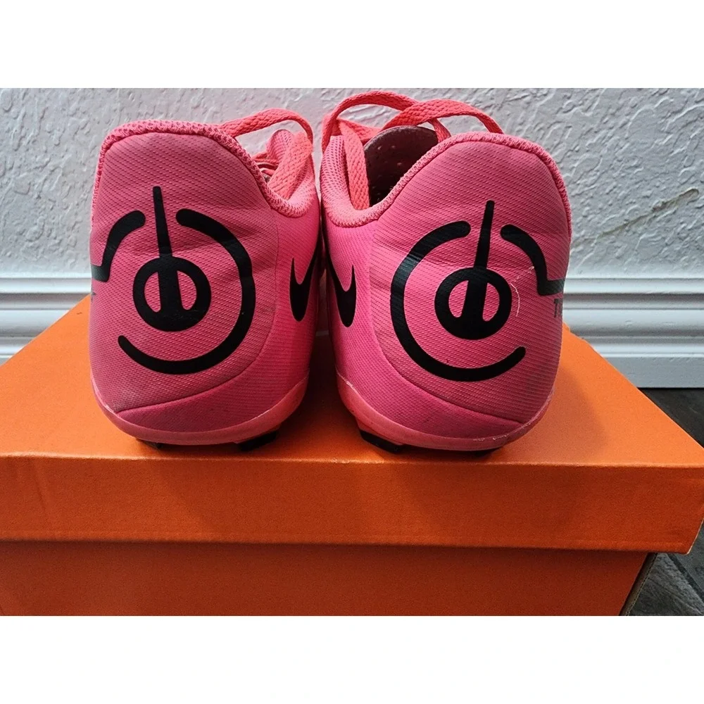 Kids Nike Jr TIEMPO LEGEND 9 Club Soccer Cleats, Hot Pink, Size 1.5Y